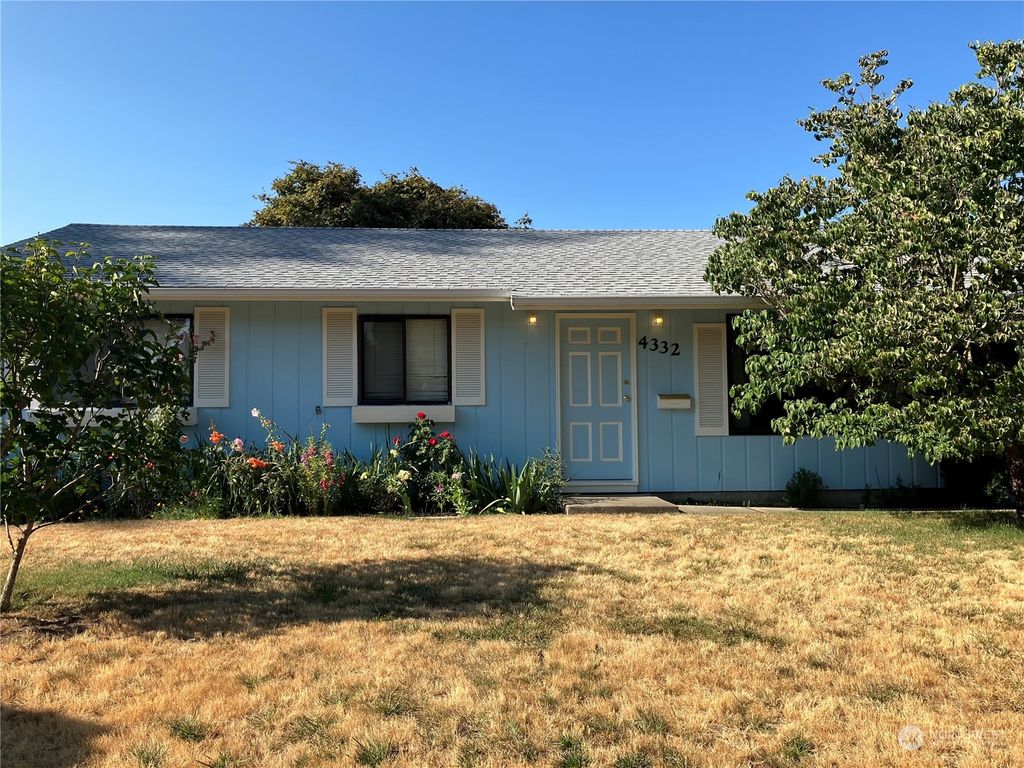 Photo of 4332 NE 10th Street, Renton, WA 98059 (MLS # 2271152)