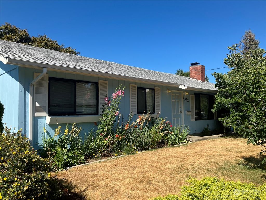 Photo of 4332 NE 10th Street, Renton, WA 98059 (MLS # 2271152)