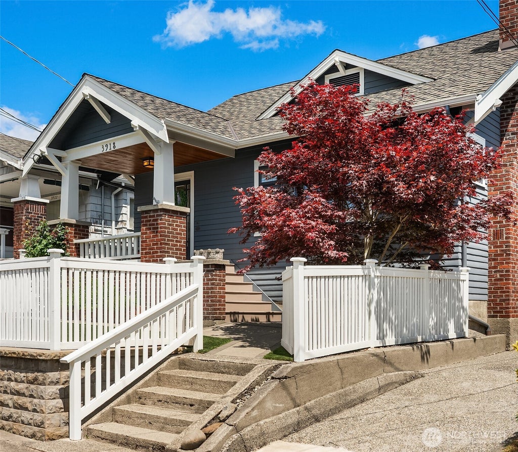Photo of 3918 Wallingford Avenue N, Seattle, WA 98103 (MLS # 2536834)