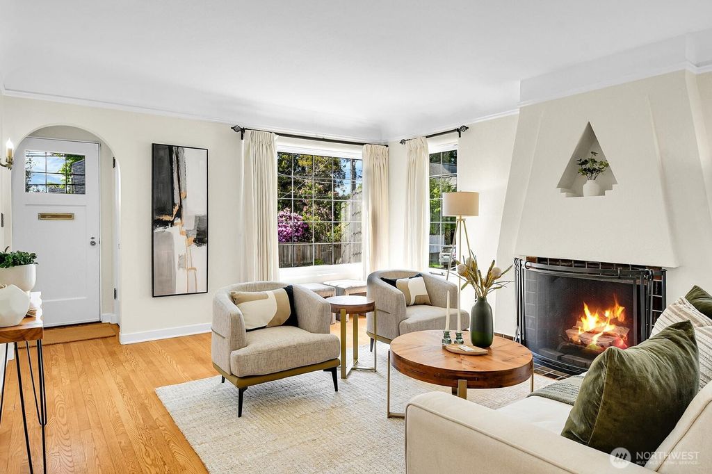 Photo of 7546 Brooklyn Avenue NE, Seattle, WA 98115 (MLS # 2371179)