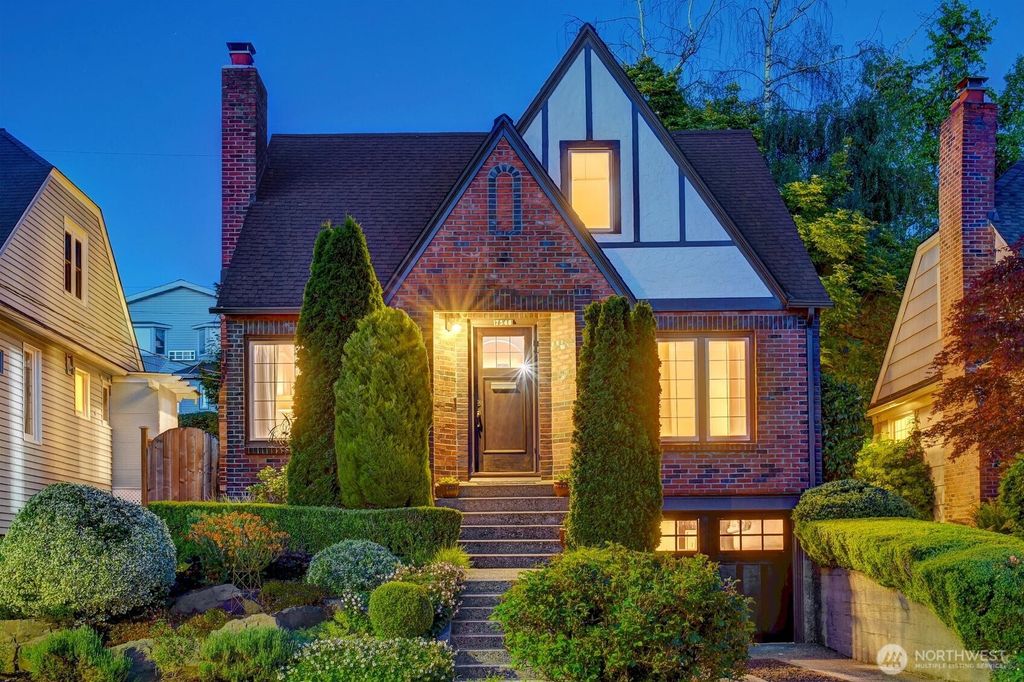 Photo of 7546 Brooklyn Avenue NE, Seattle, WA 98115 (MLS # 2371179)