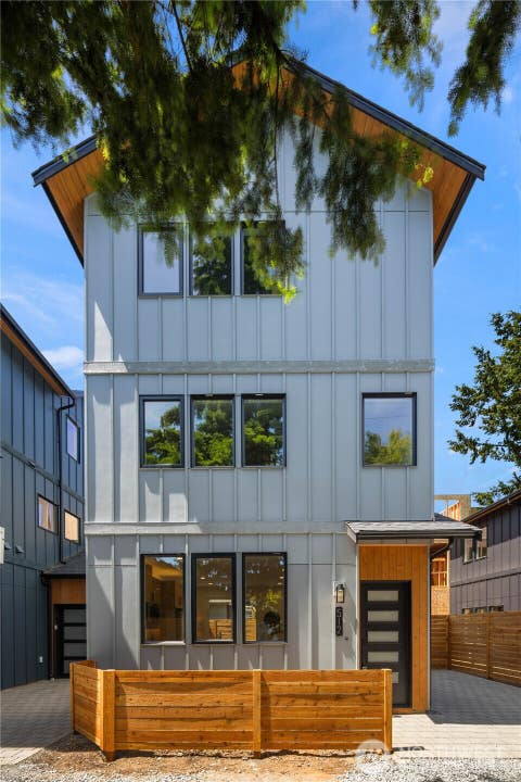 Photo of 512 N 92nd Street, Seattle, WA 98103 (MLS # 2537712)