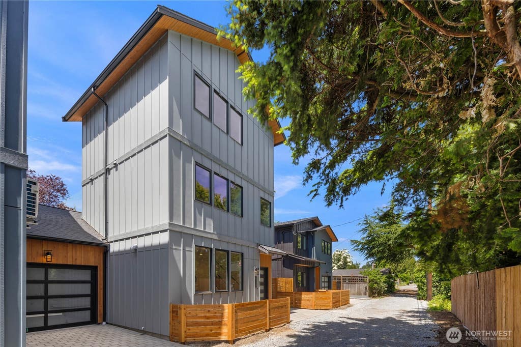 Photo of 512 N 92nd Street, Seattle, WA 98103 (MLS # 2537712)