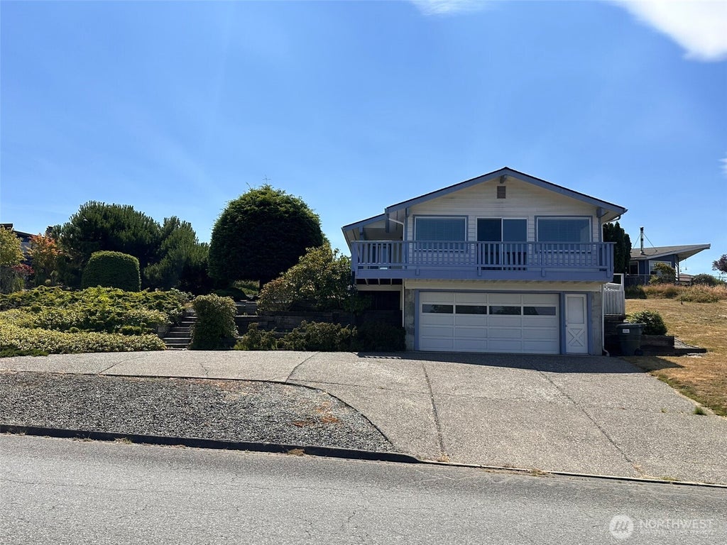 Photo of 506 S Ennis Street, Port Angeles, WA 98362 (MLS # 2557970)