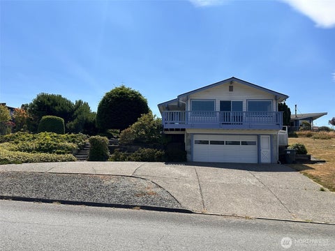 Photo of 506 S Ennis Street, Port Angeles, WA 98362 (MLS # 2557970)