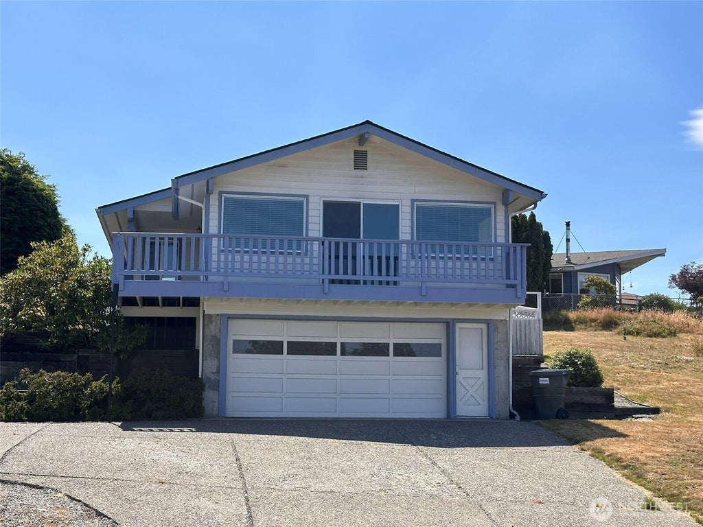 Photo of 506 S Ennis Street, Port Angeles, WA 98362 (MLS # 2557970)