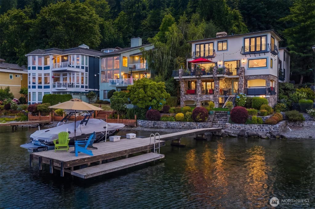 Photo of 456 W Lake Sammamish Parkway SE, Bellevue, WA 98008 (MLS # 2575011)