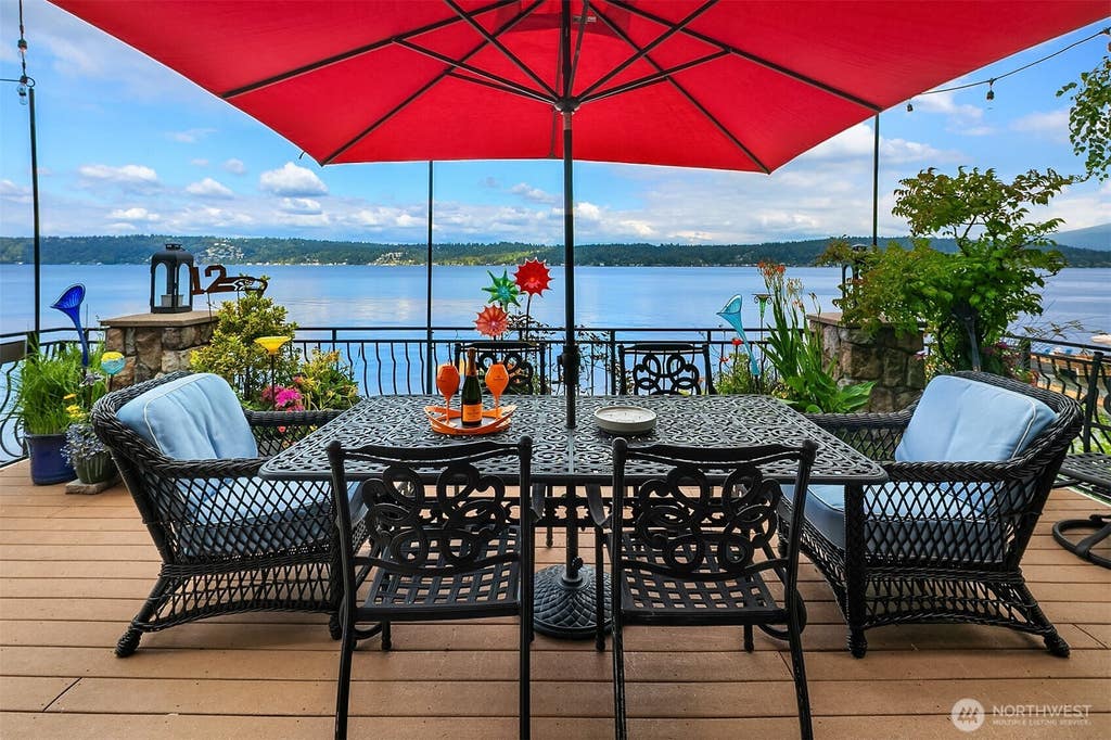 Photo of 456 W Lake Sammamish Parkway SE, Bellevue, WA 98008 (MLS # 2575011)