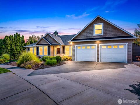 Photo of 105 Pickens Street, Wenatchee, WA 98801 (MLS # 2573507)