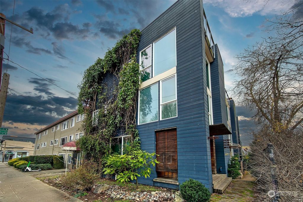 Photo of 418 D 19th Avenue E, Seattle, WA 98112 (MLS # 2326986)
