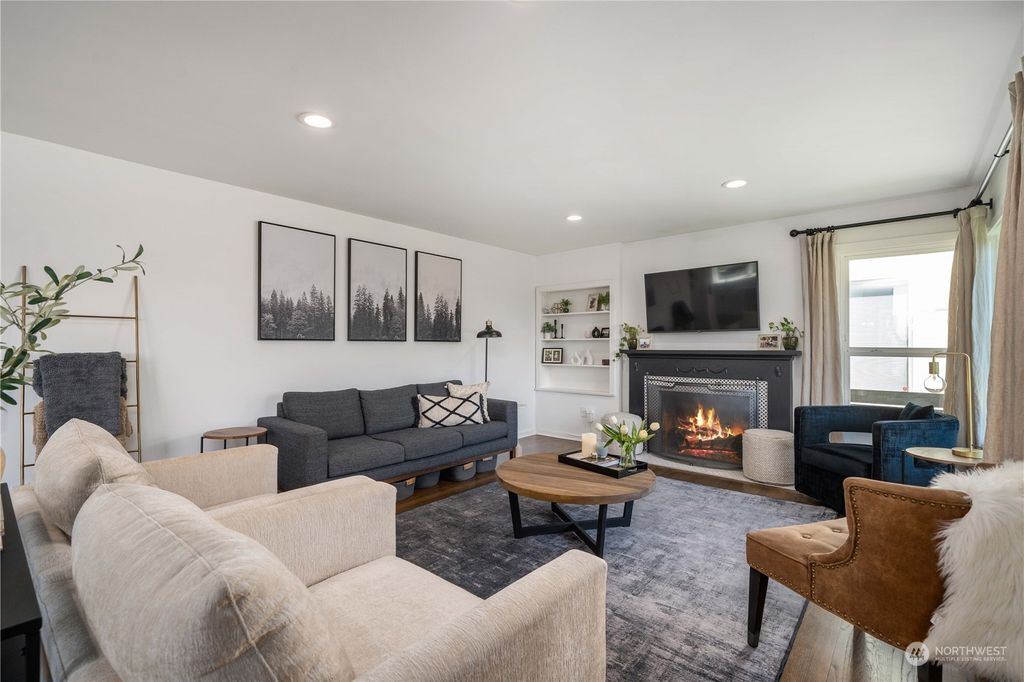 Photo of 2704 SW Kenyon Street, Seattle, WA 98126 (MLS # 2192007)