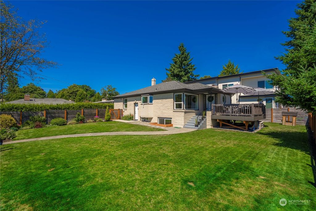 Photo of 2704 SW Kenyon Street, Seattle, WA 98126 (MLS # 2192007)