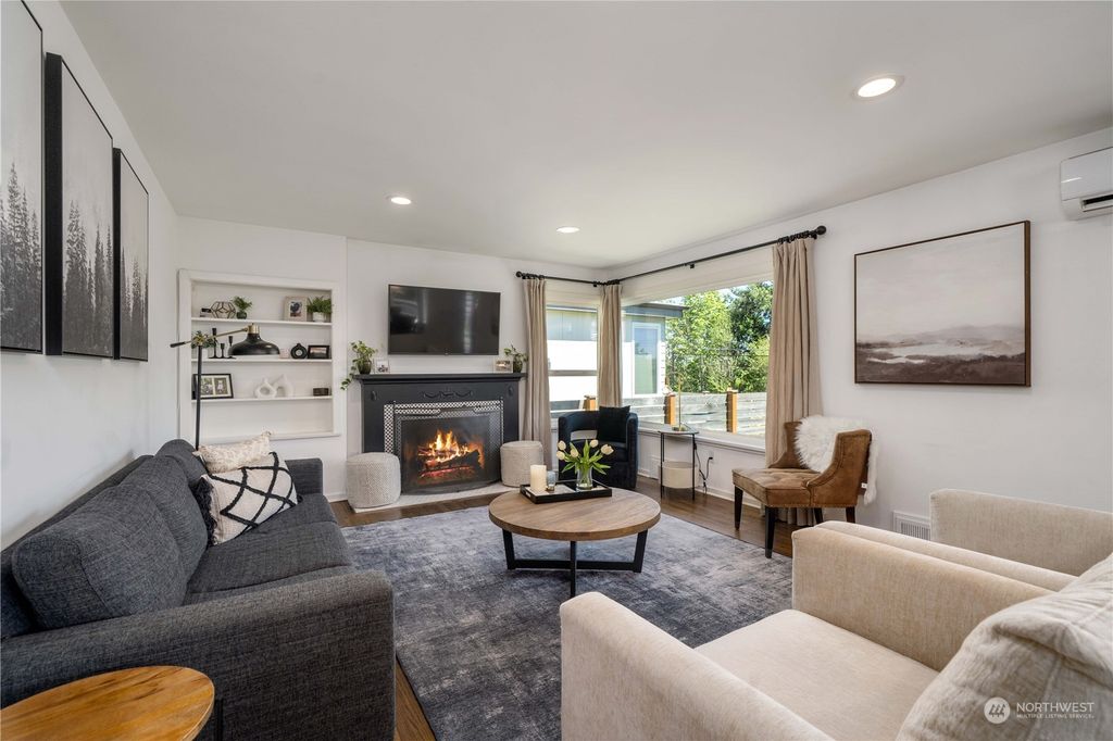 Photo of 2704 SW Kenyon Street, Seattle, WA 98126 (MLS # 2192007)