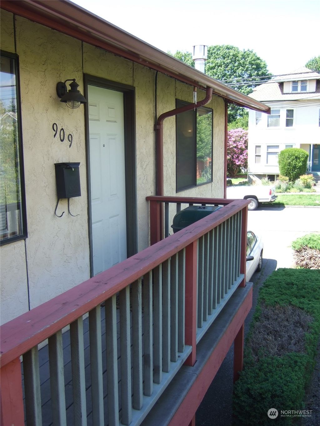 Photo of 907 NW 52nd Street, Seattle, WA 98107 (MLS # 2153279)