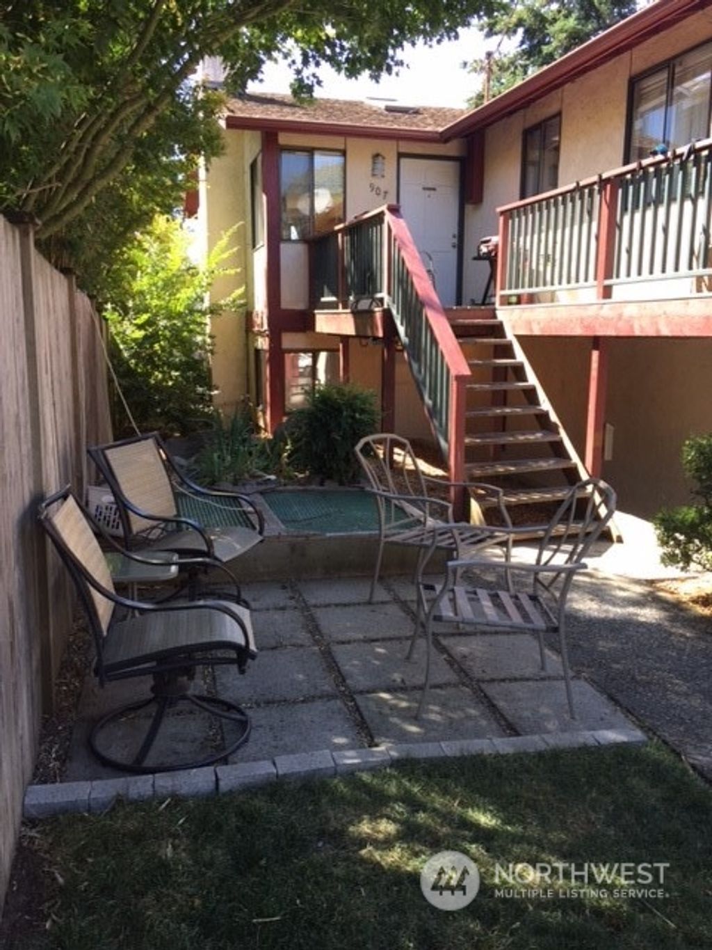 Photo of 907 NW 52nd Street, Seattle, WA 98107 (MLS # 2153279)