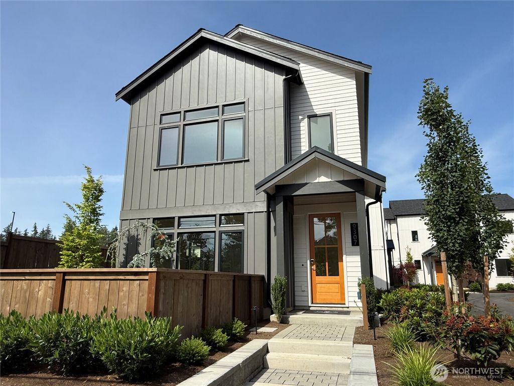 Photo of 9307 132nd Avenue NE, Kirkland, WA 98033 (MLS # 2544407)