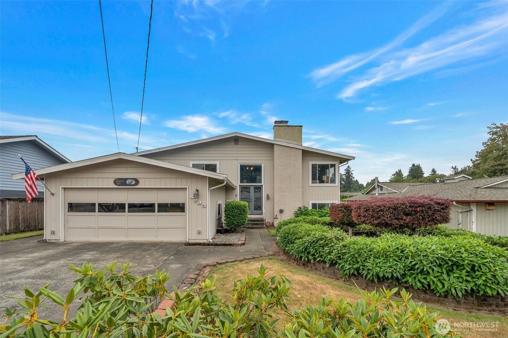 Photo of 4225 S 250th Street, Kent, WA 98032 (MLS # 2548008)