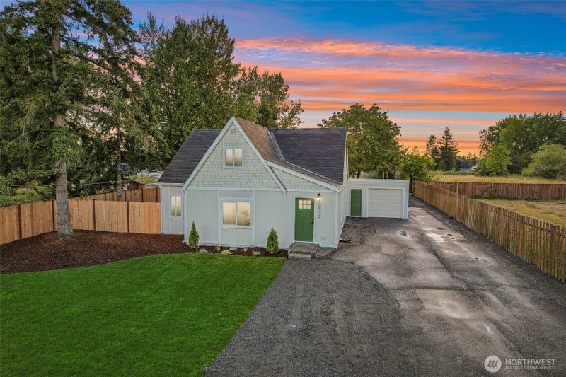 10522 22nd Avenue E