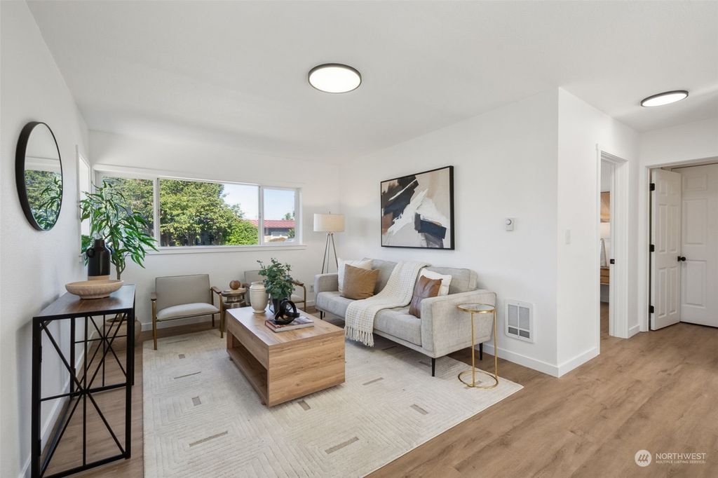 Photo of 682 Dayton Avenue NE, Renton, WA 98056 (MLS # 2259289)