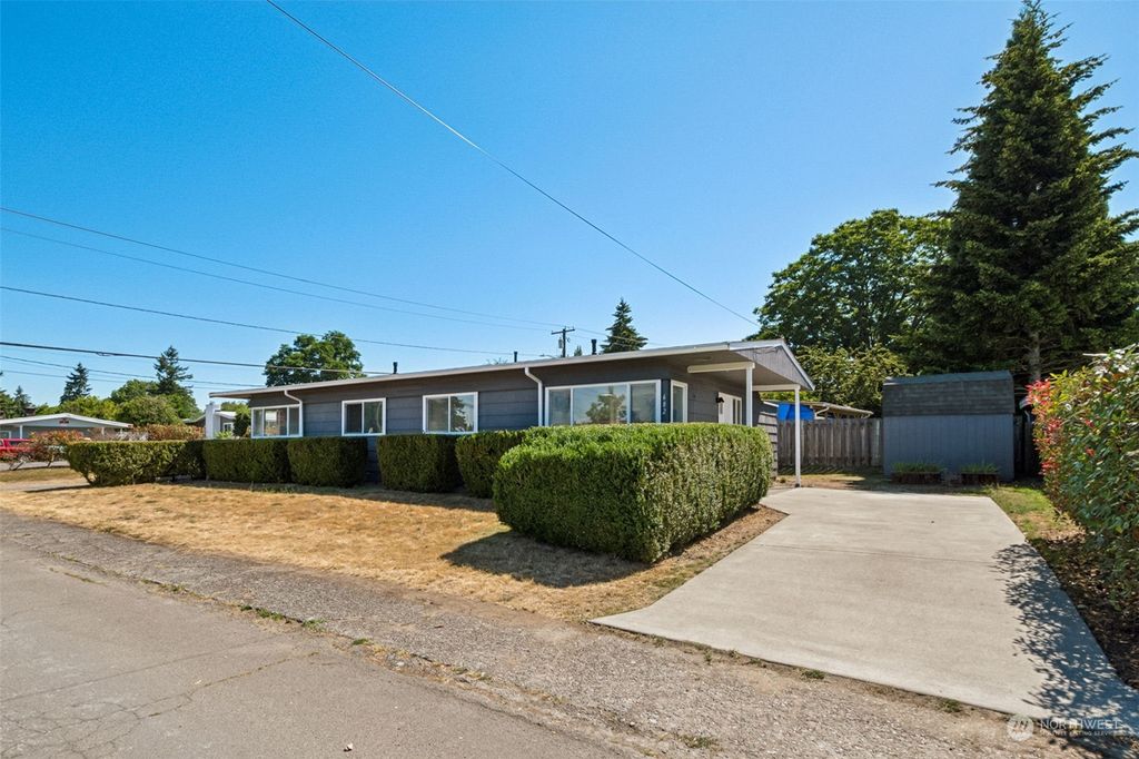 Photo of 682 Dayton Avenue NE, Renton, WA 98056 (MLS # 2259289)