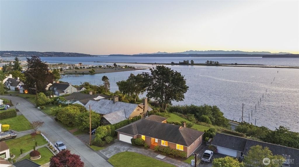 Photo of 604 Maulsby Lane, Everett, WA 98201 (MLS # 2403621)