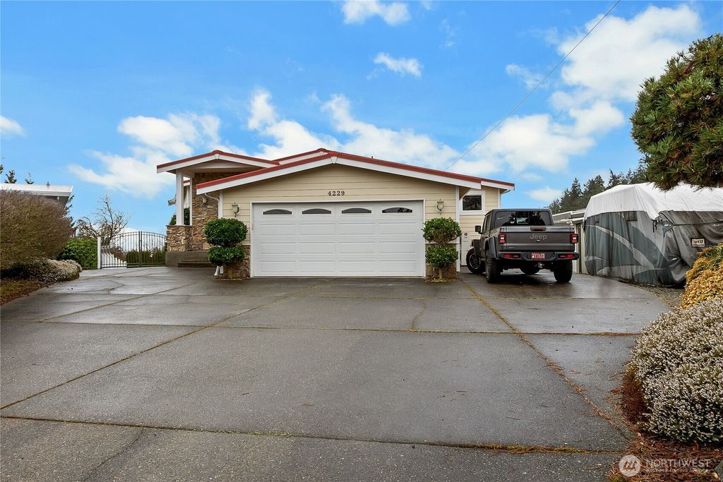 Photo of 4229 S 252nd Street, Kent, WA 98032 (MLS # 2490489)