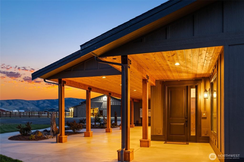 Photo of 1021 Edge Bluff Loop, Ellensburg, WA 98926 (MLS # 2510774)