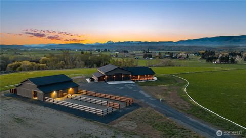 Photo of 1021 Edge Bluff Loop, Ellensburg, WA 98926 (MLS # 2510774)