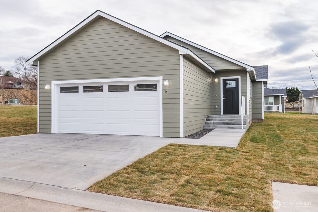 Photo of 123 E 9th Avenue #63, Moses Lake, WA 98837 (MLS # 2471640)