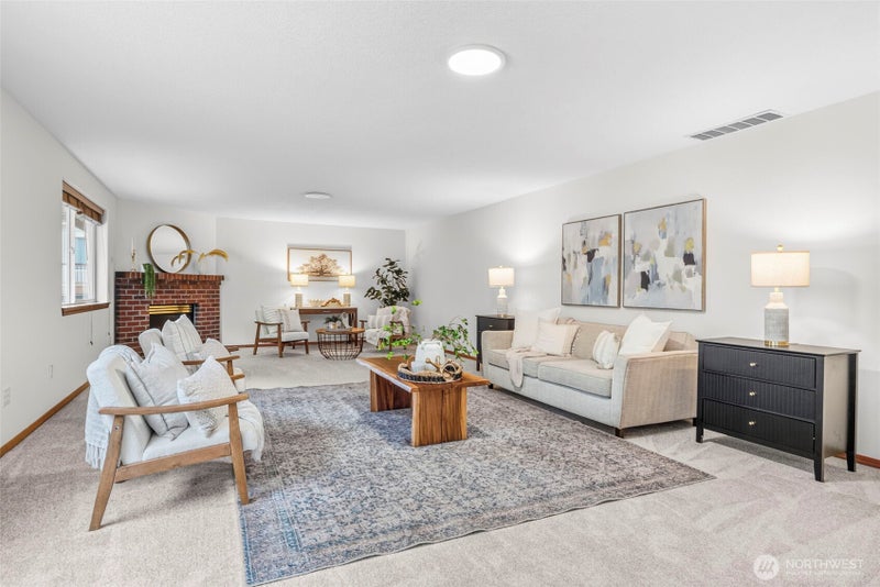 1247 E Pioneer Loop