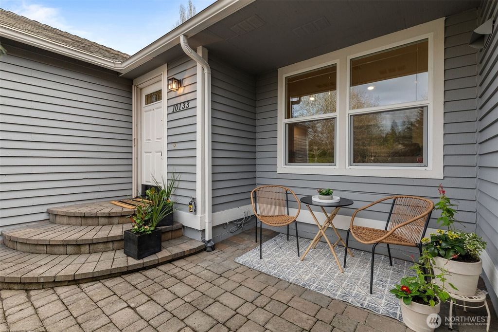 Photo of 10133 NE 143rd Street, Kirkland, WA 98034 (MLS # 2467583)