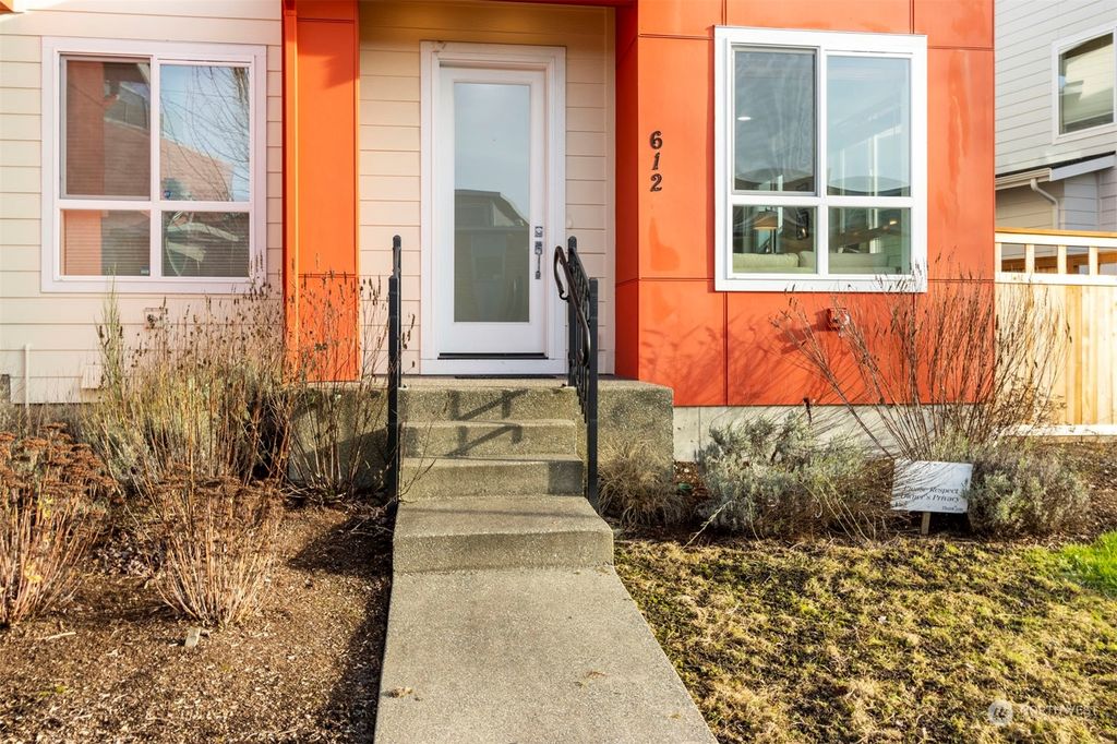 Photo of 612 SW 100th Street, Seattle, WA 98106 (MLS # 2326936)