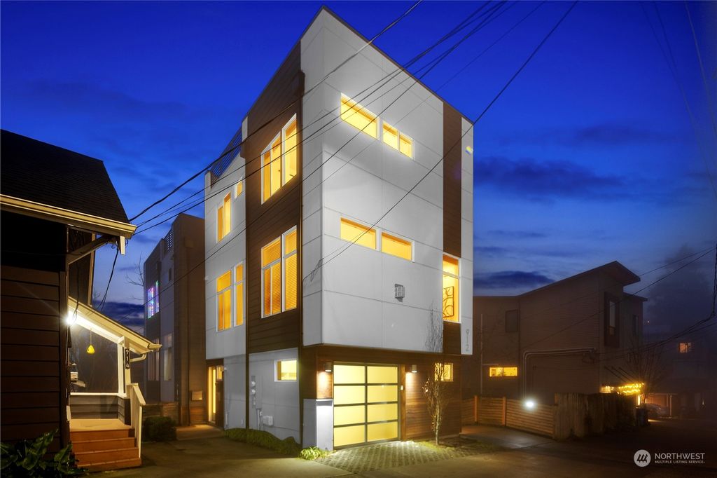 Photo of 912 W Howe Street, Seattle, WA 98119 (MLS # 2186795)