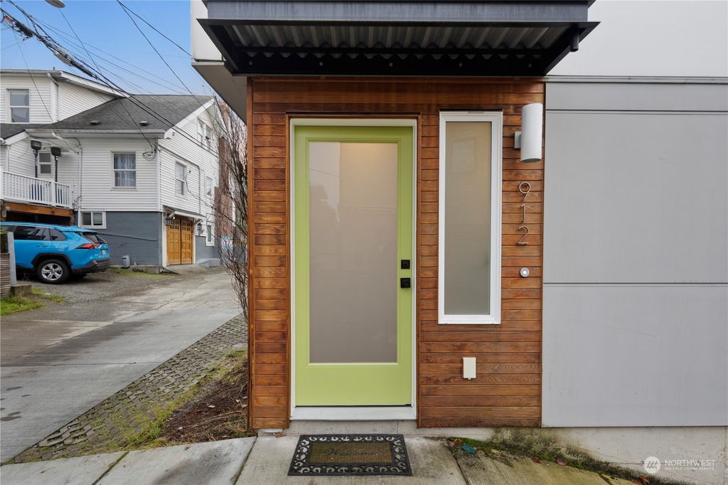 Photo of 912 W Howe Street, Seattle, WA 98119 (MLS # 2186795)