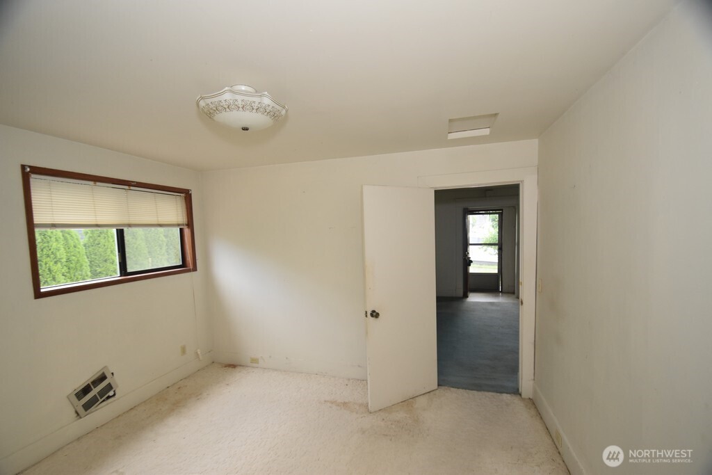222 Avenue F