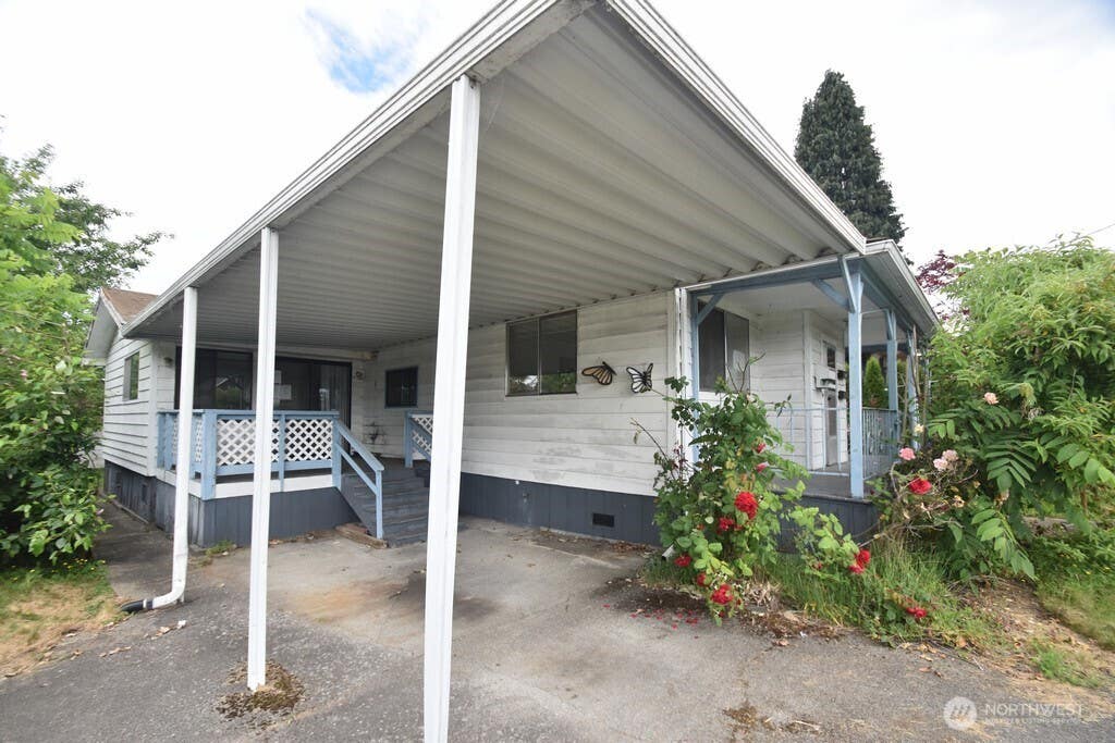 Photo of 222 Avenue F, Snohomish, WA 98290 (MLS # 2536604)