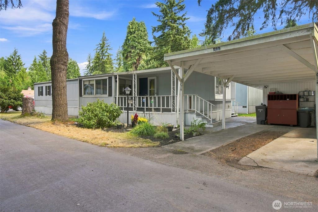 Photo of 900 29th Street SE #C19, Auburn, WA 98002 (MLS # 2568408)