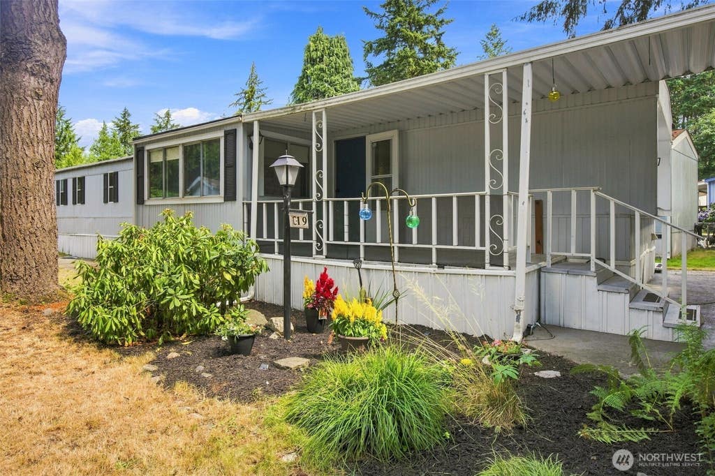 Photo of 900 29th Street SE #C19, Auburn, WA 98002 (MLS # 2568408)