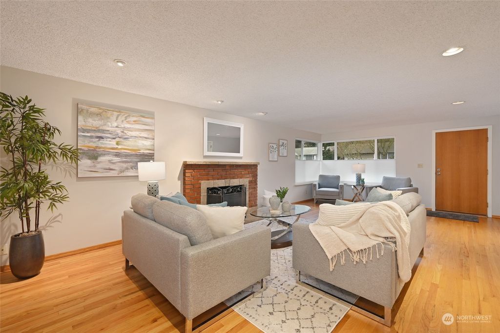 Photo of 11540 25th Avenue NE, Seattle, WA 98125 (MLS # 2038006)