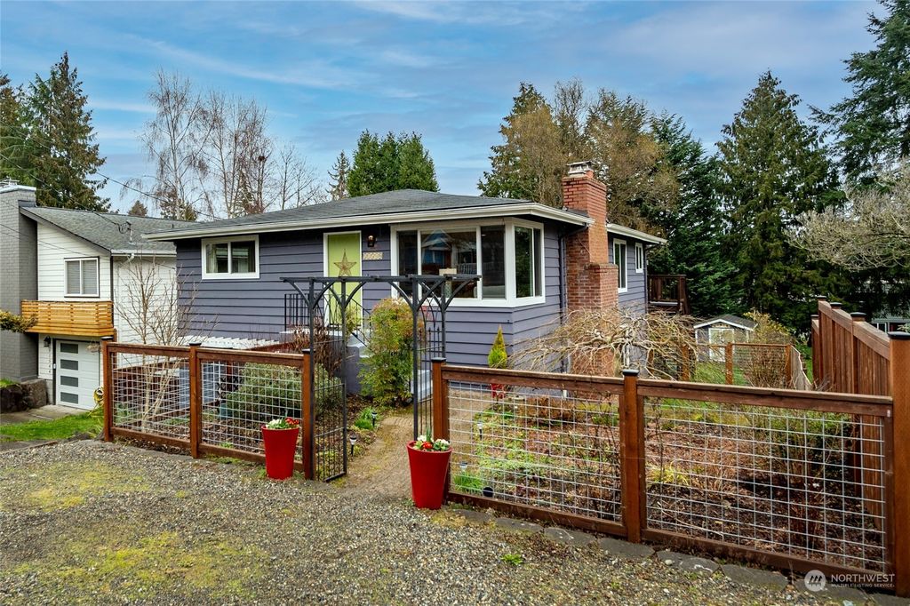 Photo of 11540 25th Avenue NE, Seattle, WA 98125 (MLS # 2038006)