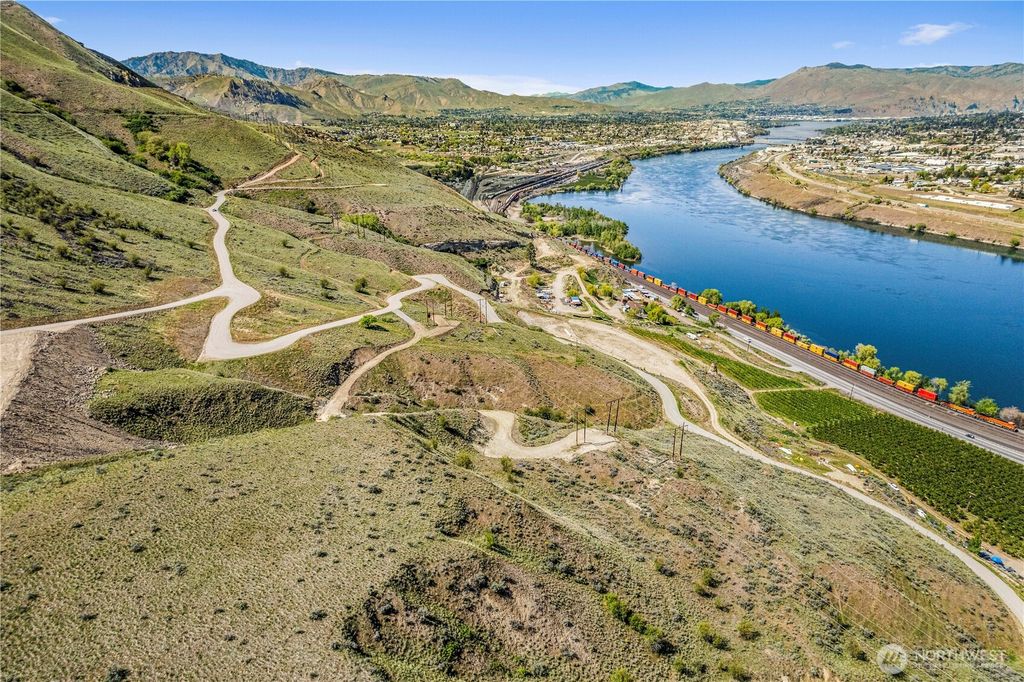 Photo of 1501 Lot B Malaga Alcoa Highway, Wenatchee, WA 98801 (MLS # 2515618)