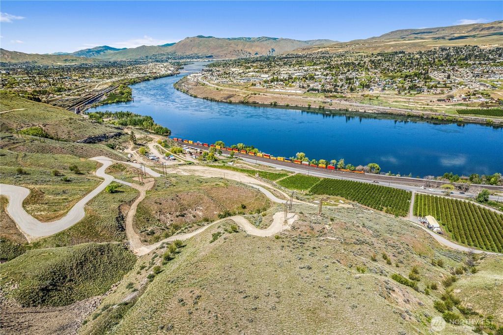 Photo of 1501 Lot B Malaga Alcoa Highway, Wenatchee, WA 98801 (MLS # 2515618)