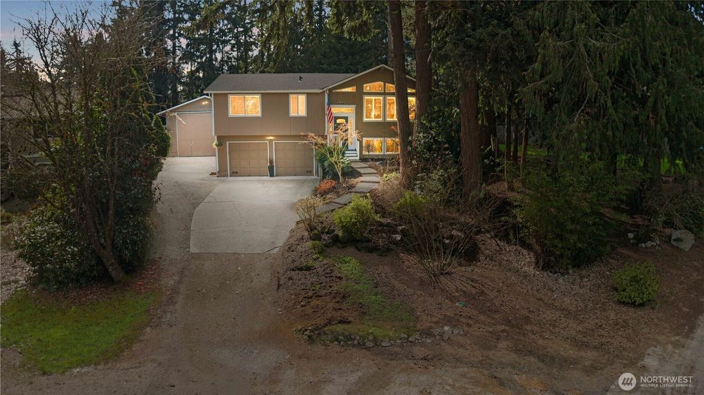 Photo of 18002 42nd Street Ct E, Lake Tapps, WA 98391 (MLS # 2498286)