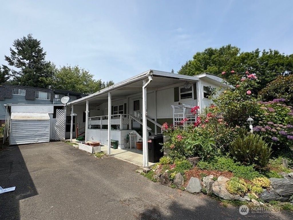 Photo of 7301 NE 175th Street #114, Kenmore, WA 98028 (MLS # 2398081)