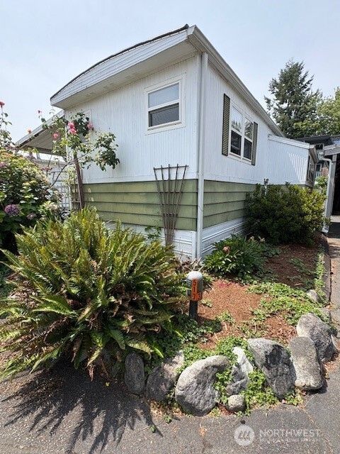 7301 NE 175th Street 114 Kenmore WA 98028