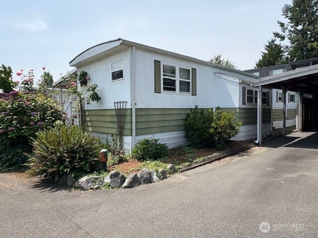 Photo of 7301 NE 175th Street #114, Kenmore, WA 98028 (MLS # 2398081)