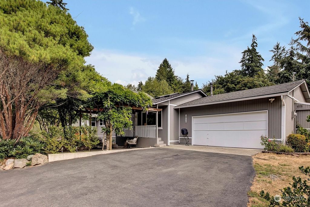 Photo of 21404 NE 61st Street, Redmond, WA 98053 (MLS # 2279550)