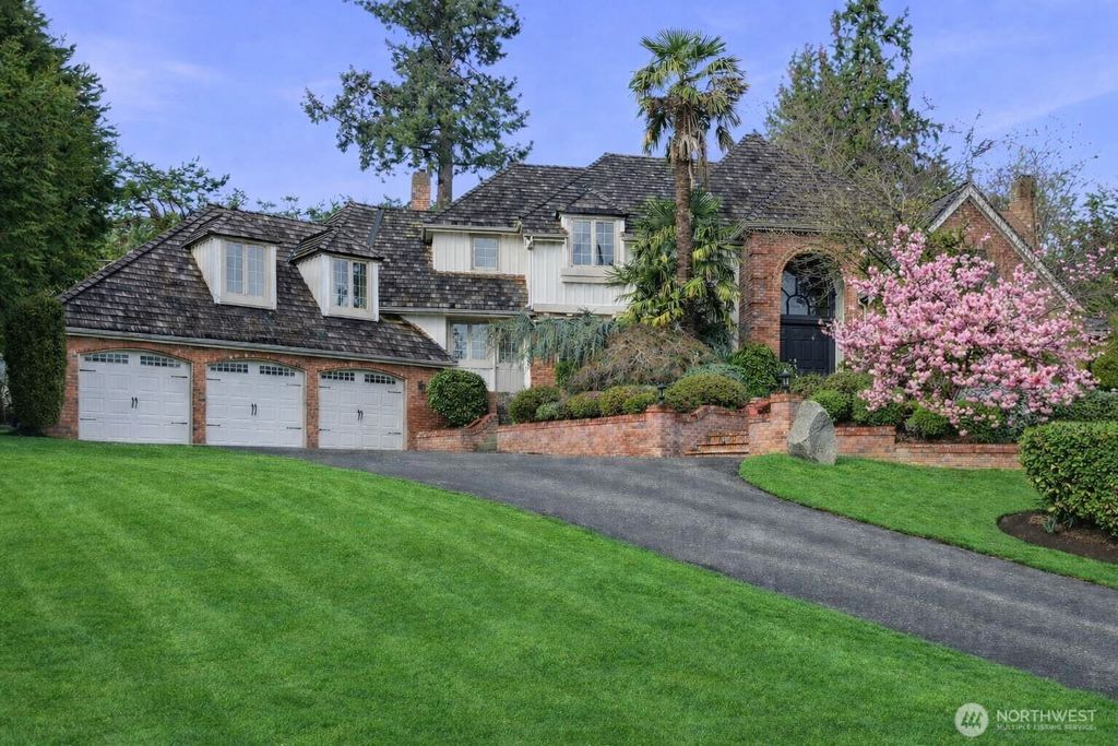 Photo of 4655 234 Ave Ave SE, Sammamish, WA 98075 (MLS # 2487496)