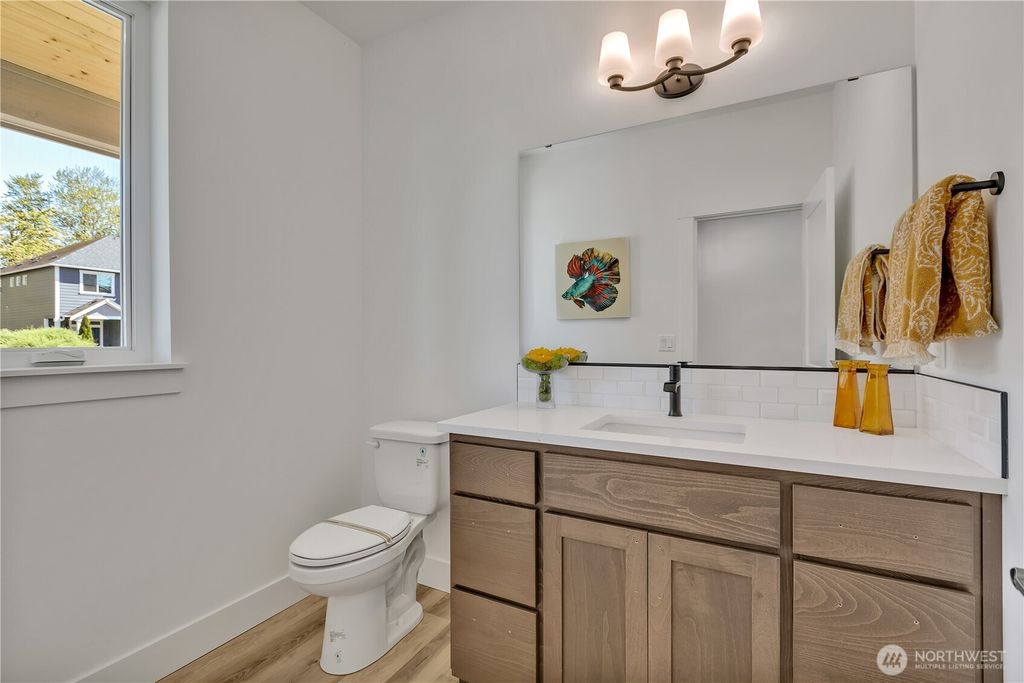listing image 9361378301383696216