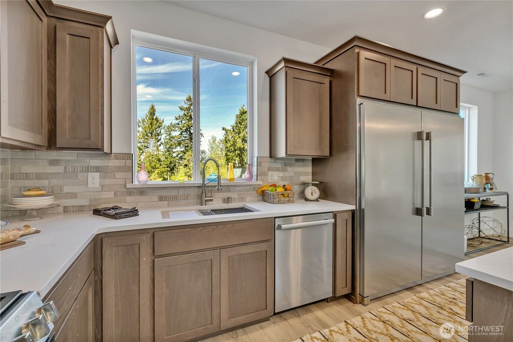 listing image 9362869232557286739